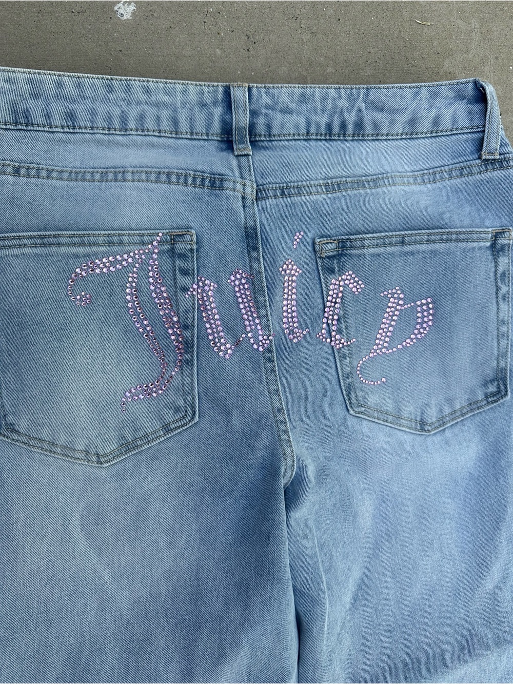Juicy Couture Abbot Embellished Pink Crystal 'Juicy' Back Pocket Jeans~ 31